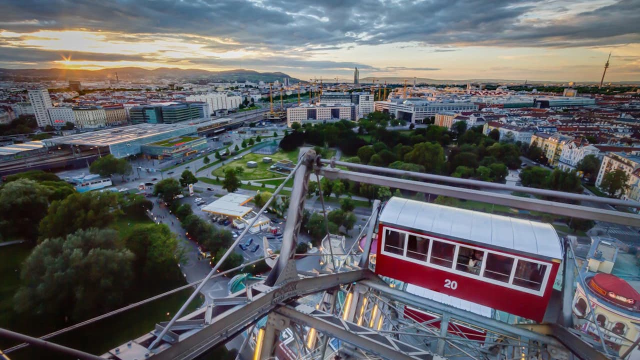 Vienna's Giant Ferris Wheel - Photo 2