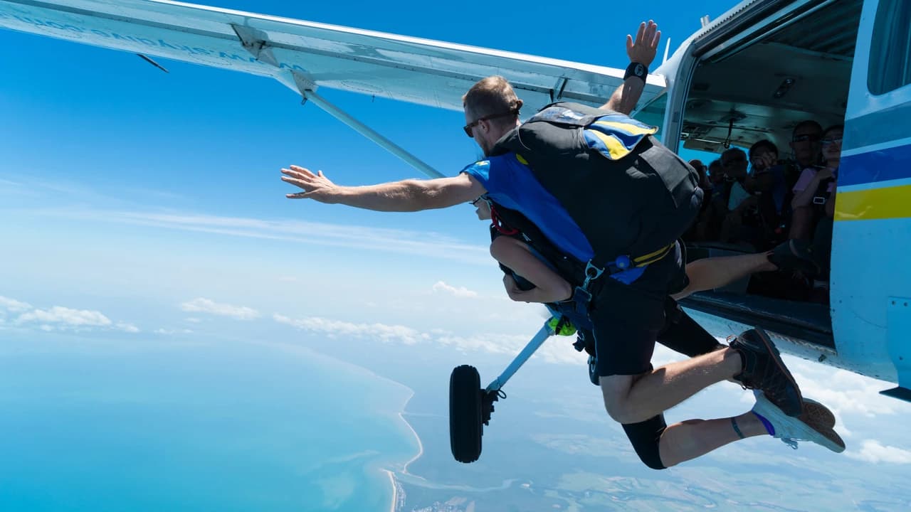 Tandem Skydiving Experience Mission Beach - image 7