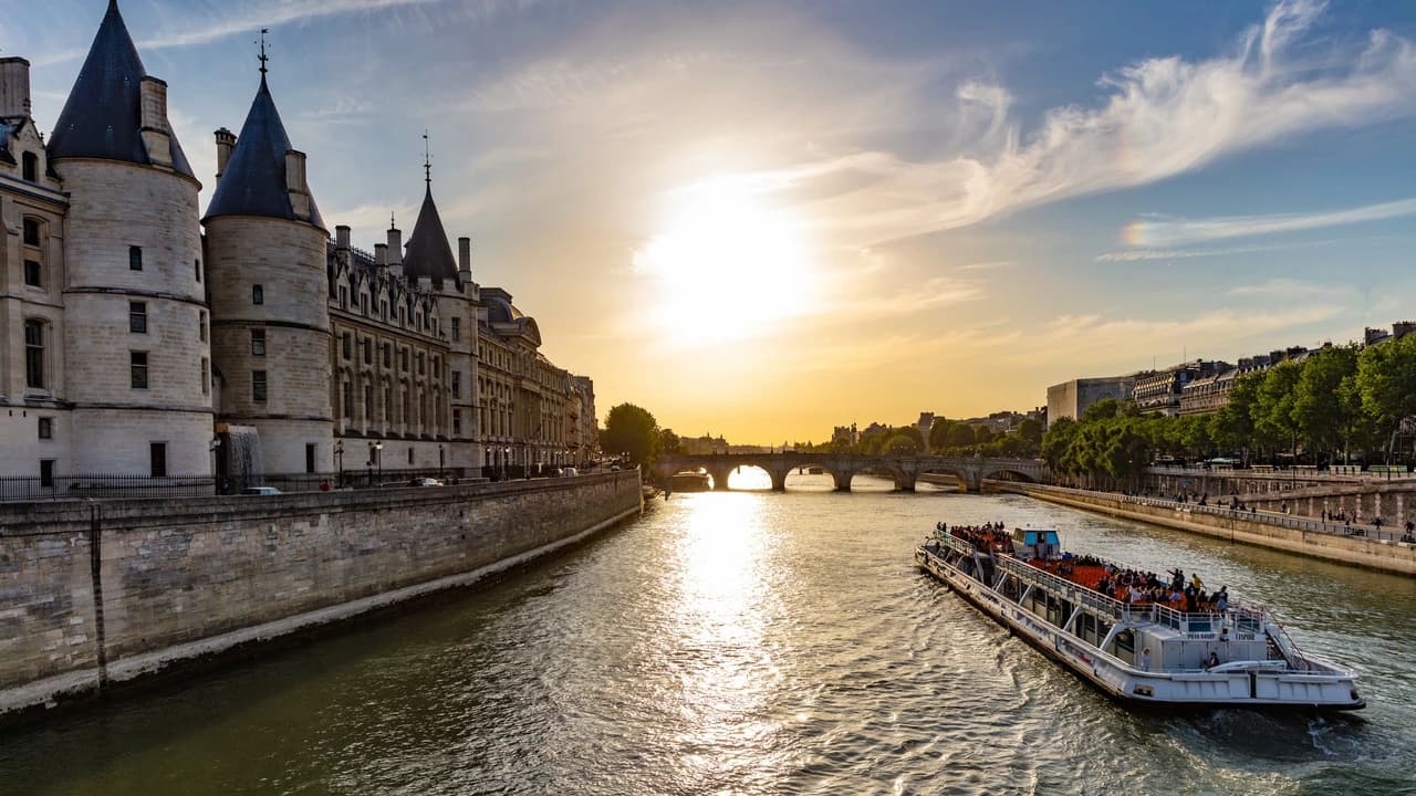 Seine River Sightseeing Cruise by Bateaux Mouches - Photo 1