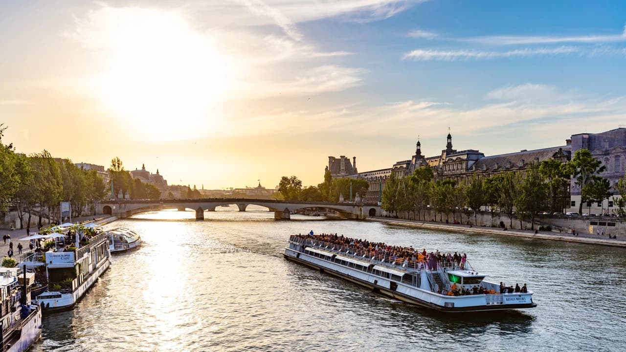 Seine River Sightseeing Cruise by Bateaux Mouches - Photo 2