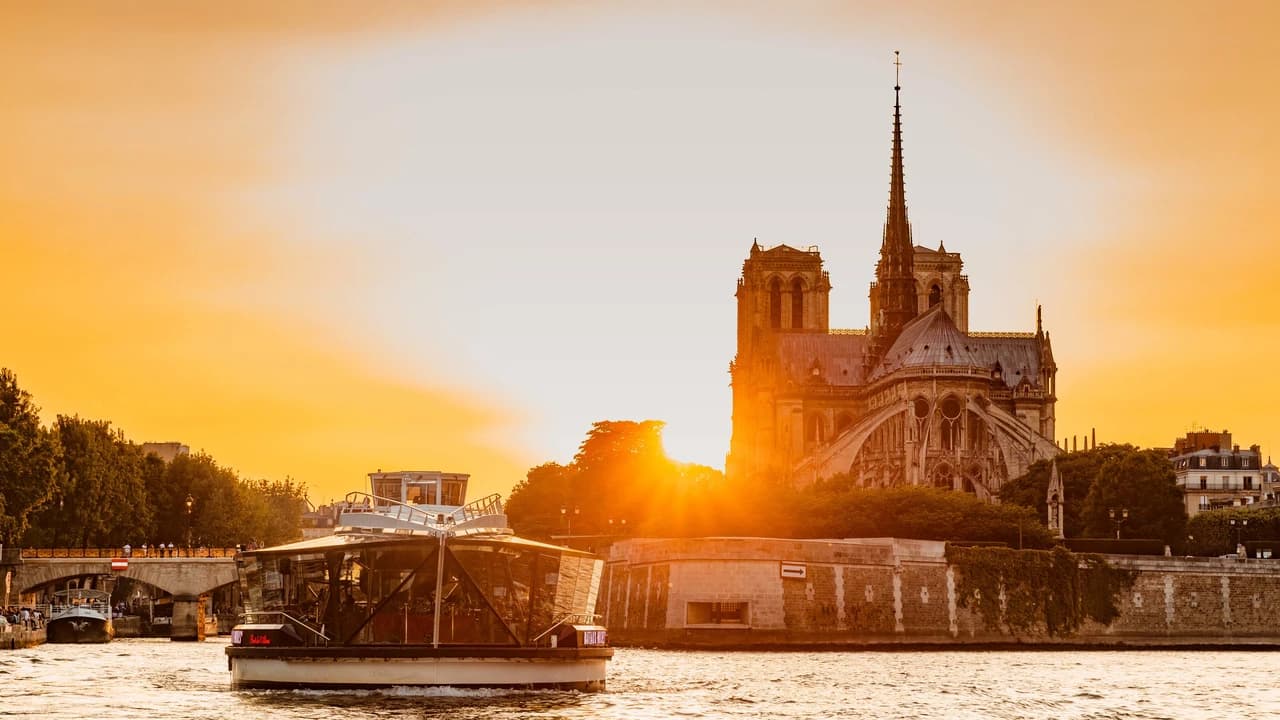 Seine River Sightseeing Cruise by Bateaux Mouches - Photo 3