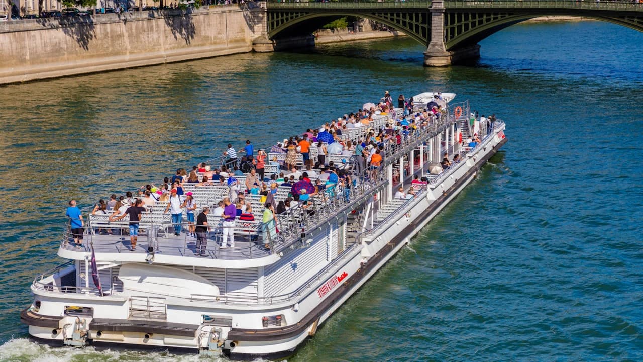 Seine River Sightseeing Cruise by Bateaux Mouches - image 7