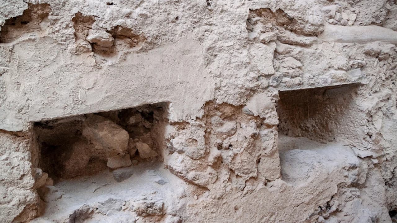 Akrotiri Archaeological Site - Photo 4