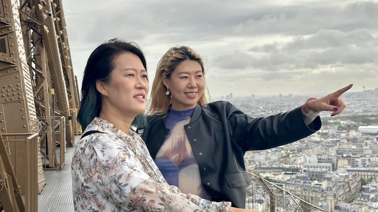 Eiffel Tower Guided Tour With Summit Entry + Seine River Cruise - Photo 3