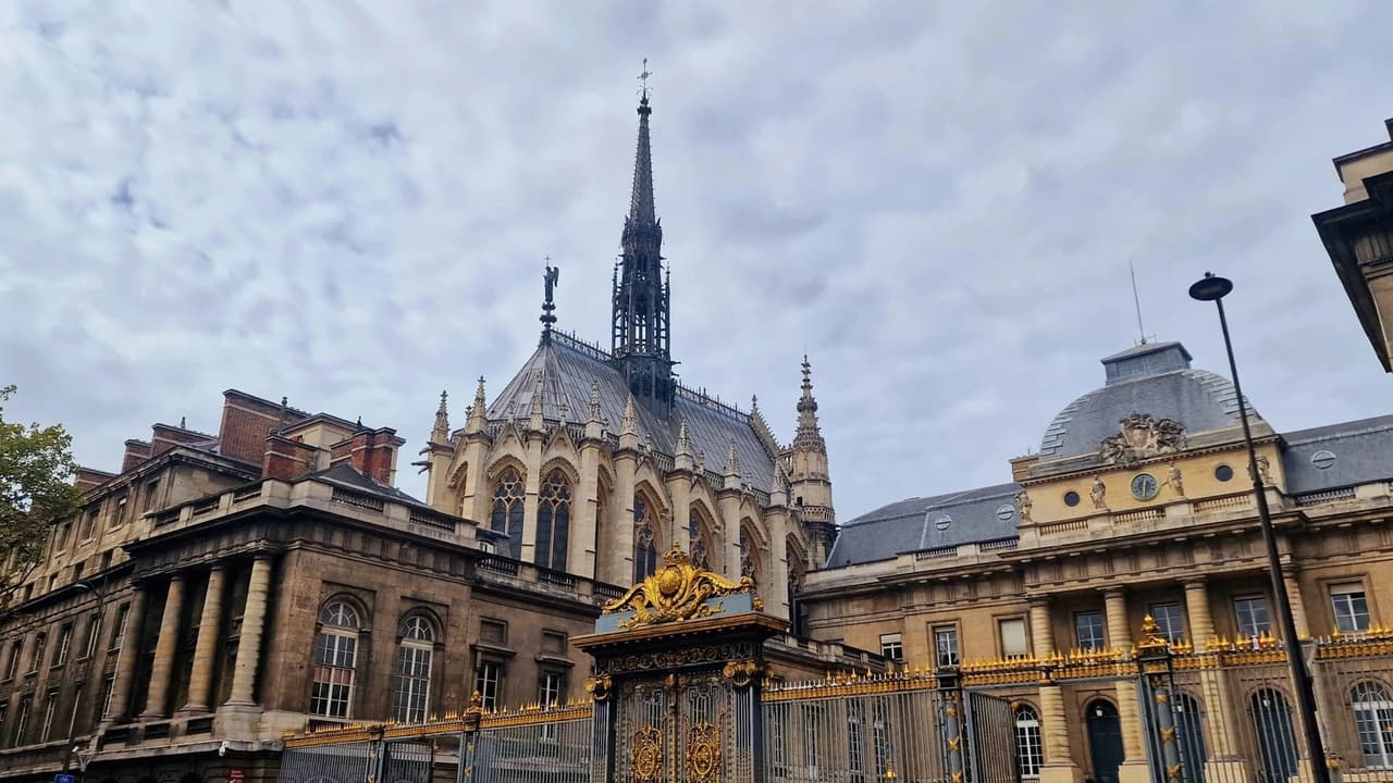 Sainte-Chapelle Tour with English Live Commentary & Reserved Entry - image 7