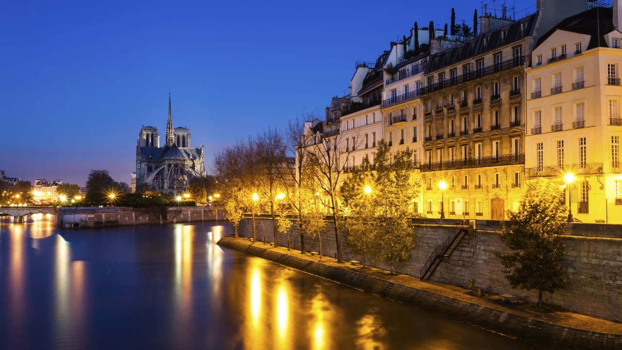 Paris Illuminations Night Bus Tour and Eiffel Tower Reserved Access - image 6