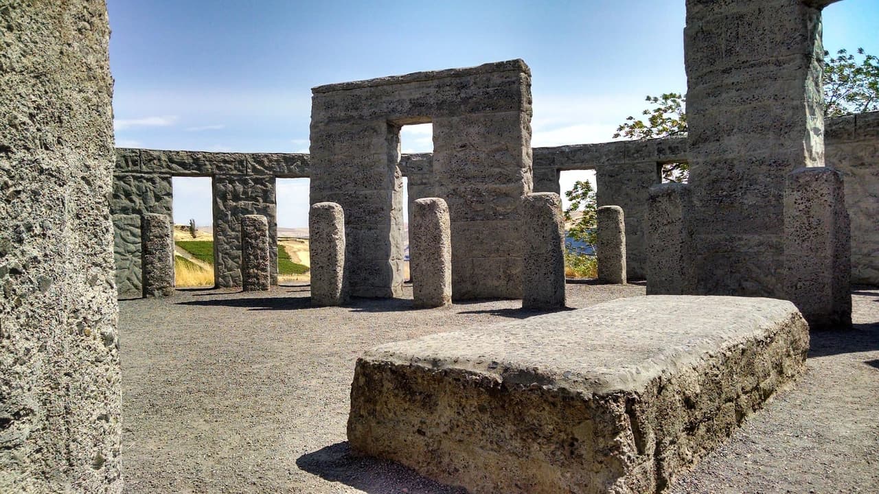 Stonehenge and Roman Baths Tour - image 7