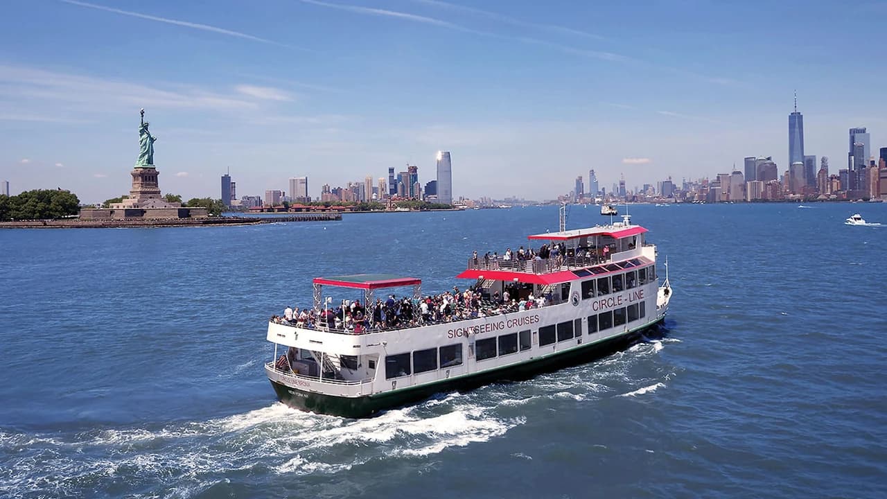 Circle Line "Statue of Liberty Midtown NYC" Cruise (1 hour): Reserved Straight-to-Board Ticket - Photo 3