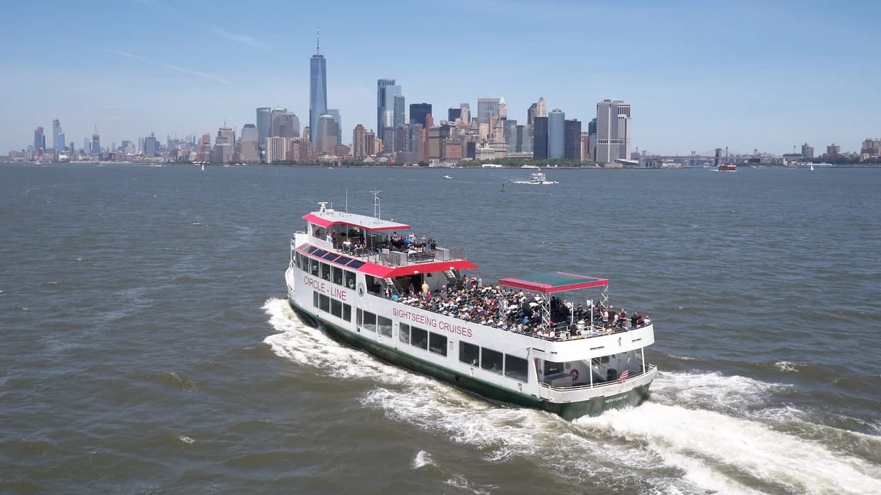 Circle Line "Statue of Liberty Midtown NYC" Cruise (1 hour): Reserved Straight-to-Board Ticket - image 6