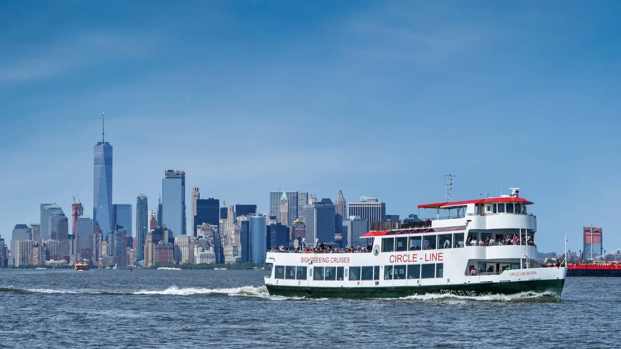 Circle Line "Statue of Liberty Midtown NYC" Cruise (1 hour): Reserved Straight-to-Board Ticket - image 7
