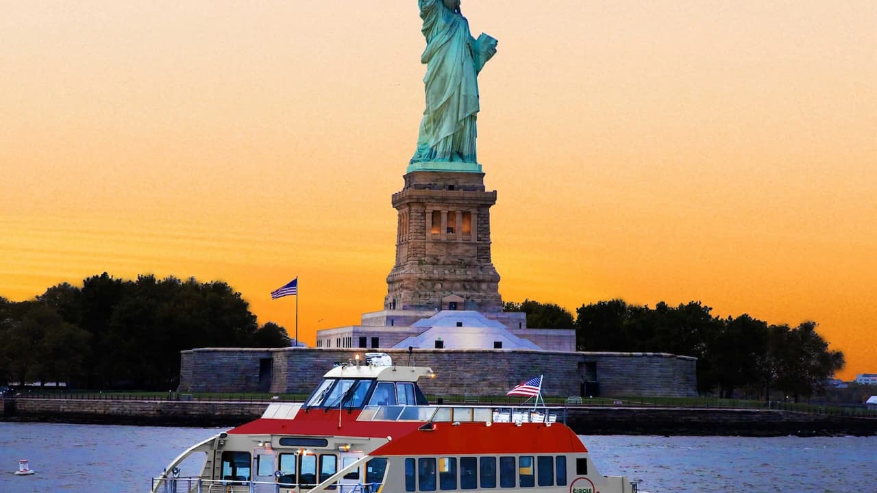 Circle Line Downtown "Liberty Sunset" Evening Cruise (1.5 hours): Reserved Straight-to-Board Ticket - image 7