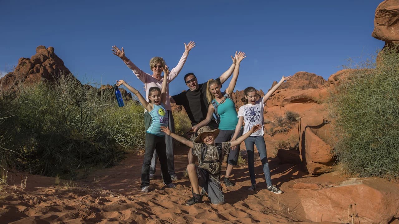 Hiking in the Valley of Fire - Photo 3