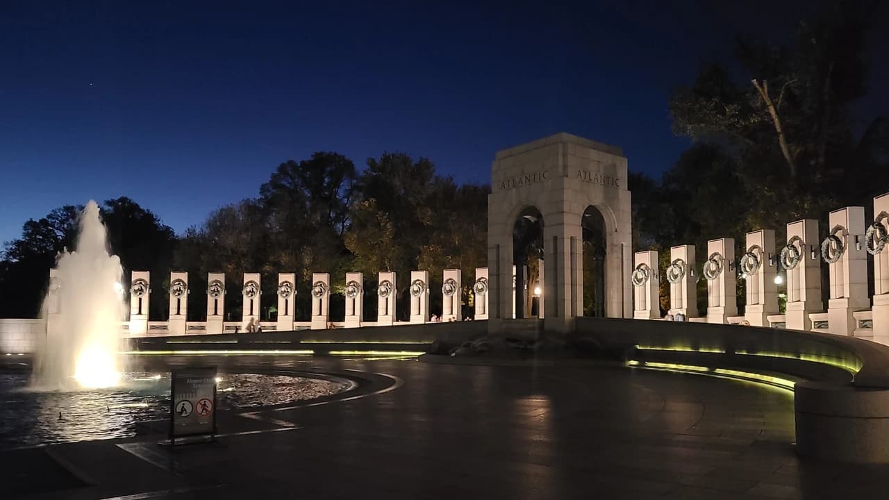 Washington DC Night Memorials Walking Tour with Skyline View - Photo 2