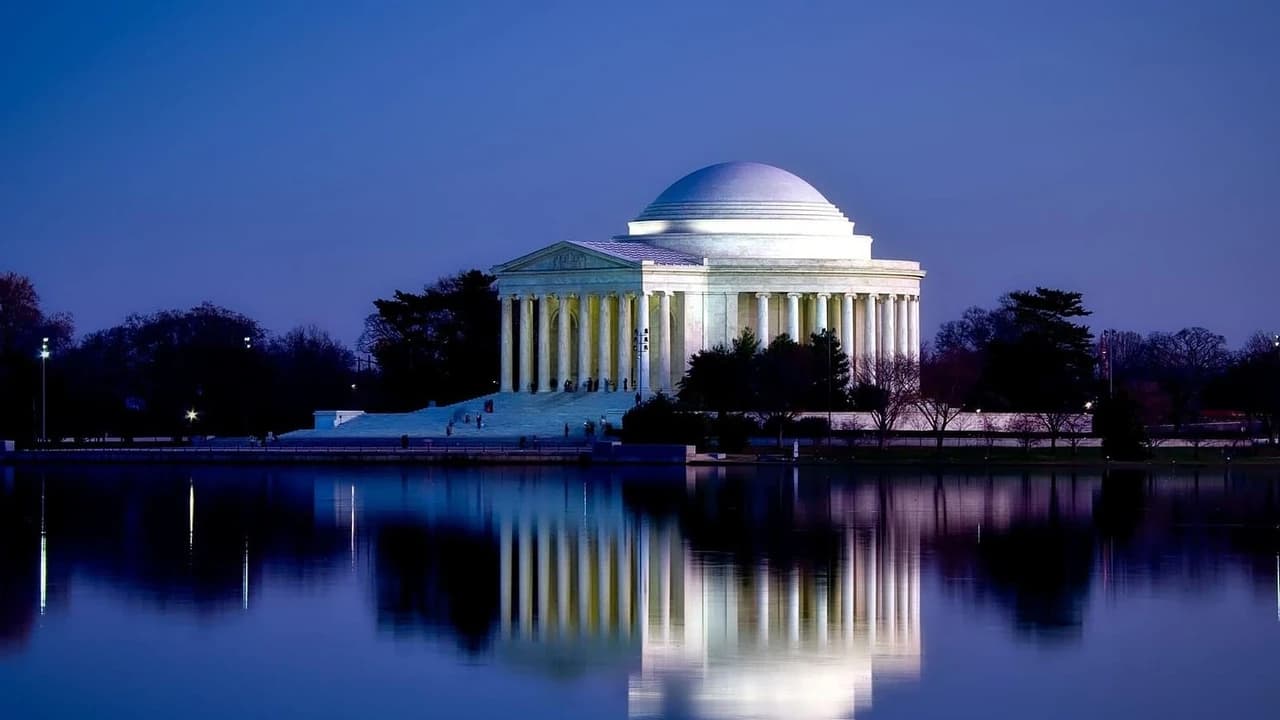 Washington DC Night Memorials Walking Tour with Skyline View - image 8