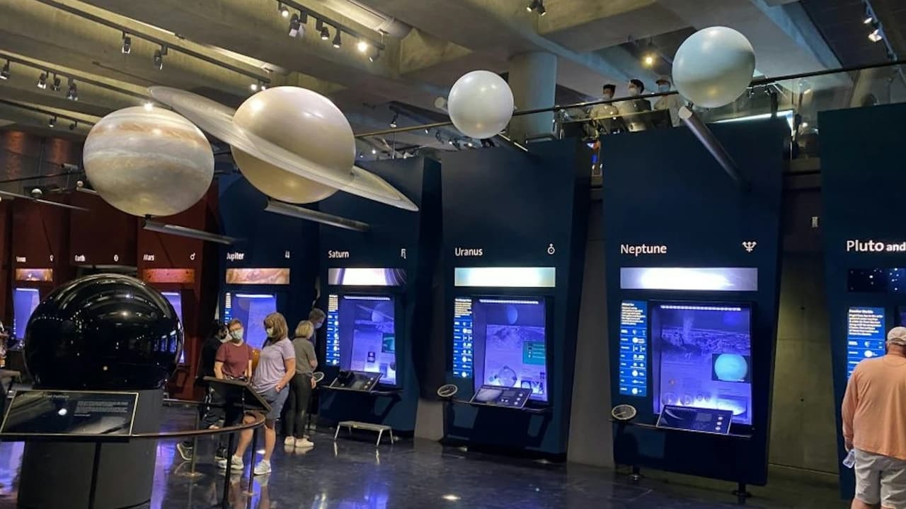 Griffith Observatory: Guided Tour + Planetarium Show Ticket - Photo 3