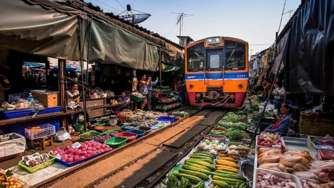 Maeklong Railway Market and Damnoen Saduak Floating Market Half-Day Tour - Photo 3