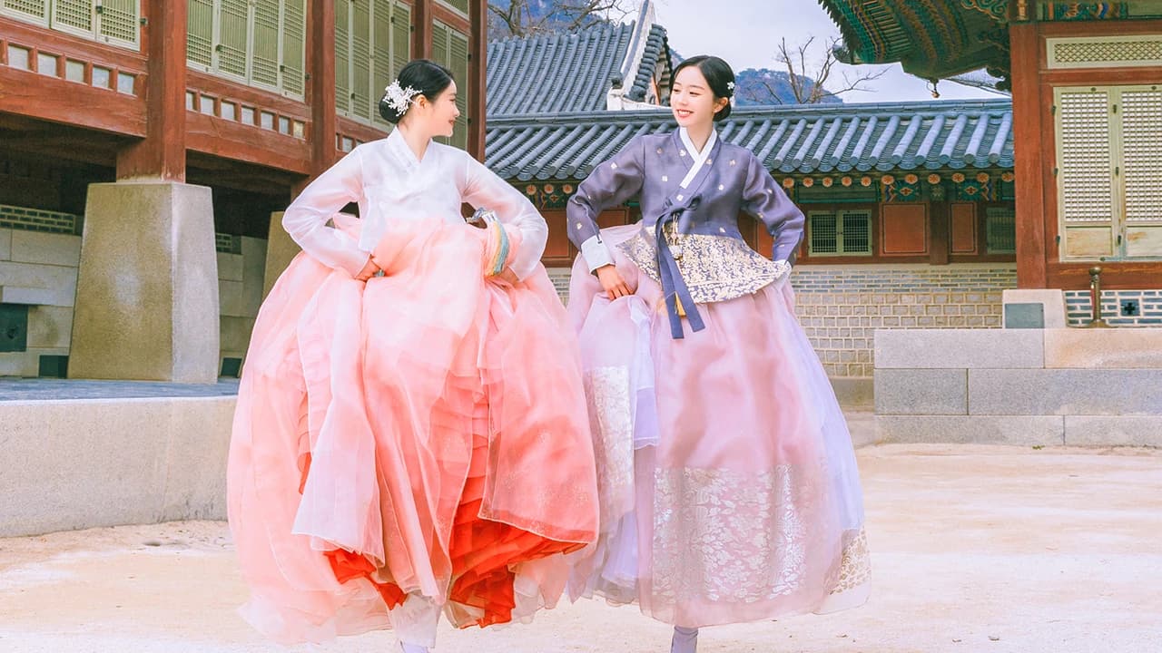 Hanbok Experience at Hanboknam Gyeongbokgung Store - Photo 1