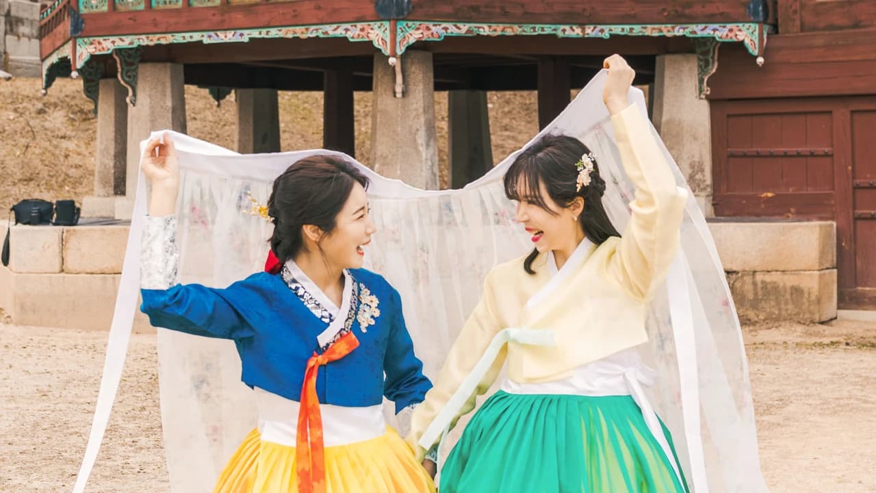 Hanbok Experience at Hanboknam Gyeongbokgung Store - Photo 4