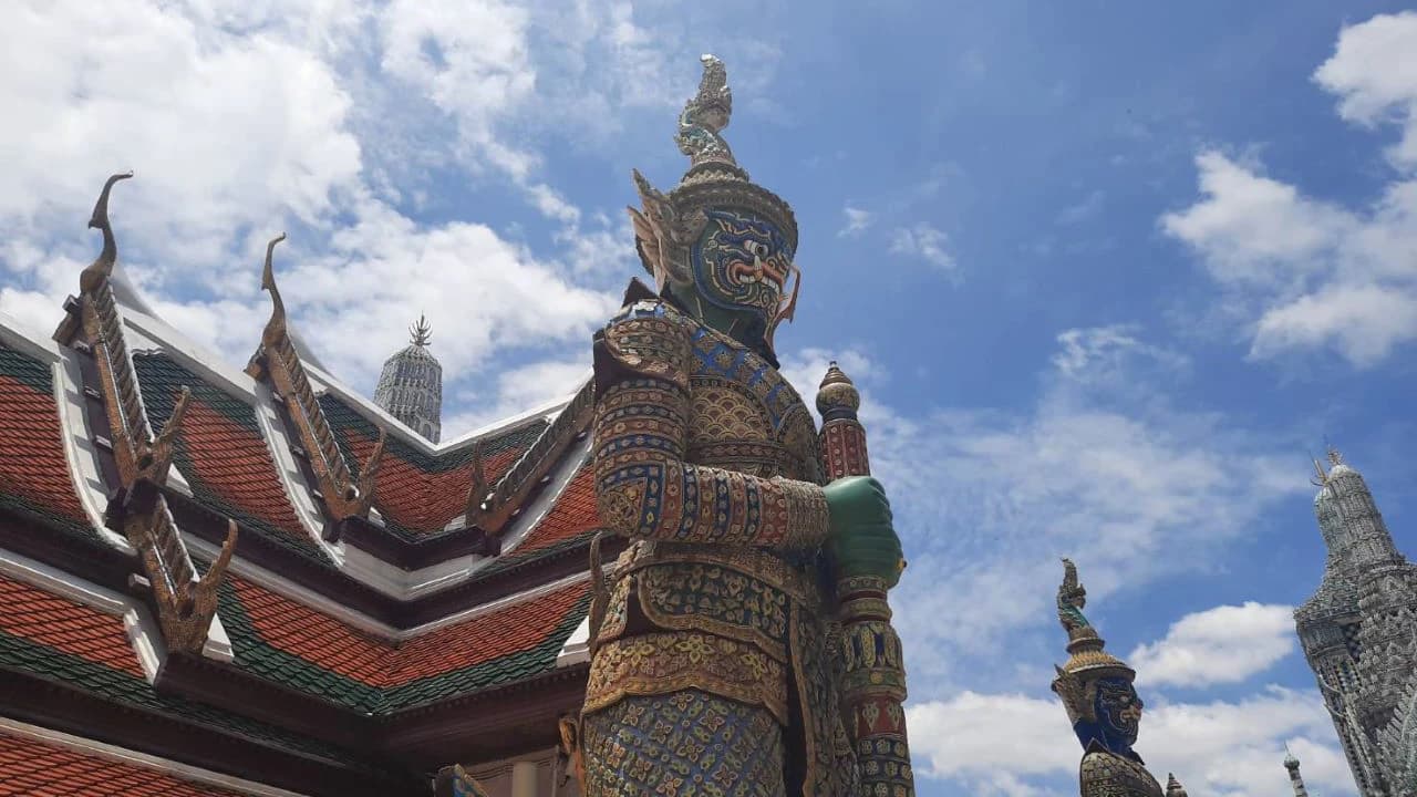 Grand Palace and Wat Phra Kaew Walking Tour - image 7