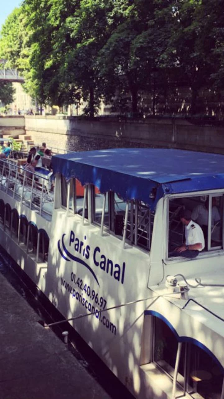 Canal Saint-Martin Cruise - Photo 5