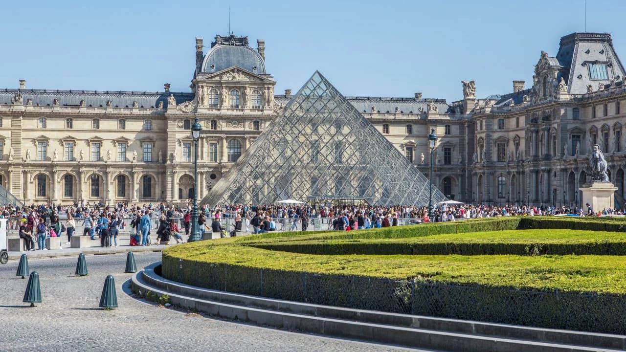 Paris Open-Top Bus Tour, Seine River Cruise, and Eiffel Tower Dining Experience - Photo 4