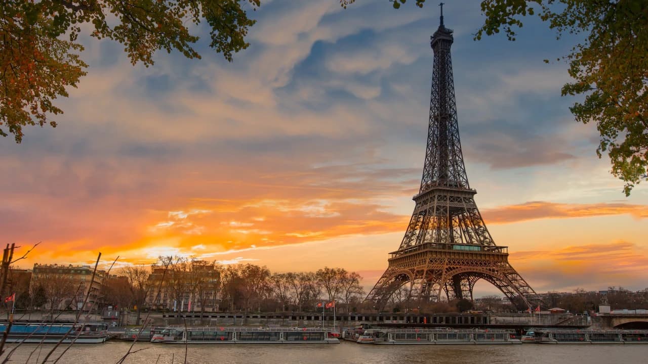 Moulin Rouge Cabaret Show with Drop-off Service and Seine River Cruise - image 6