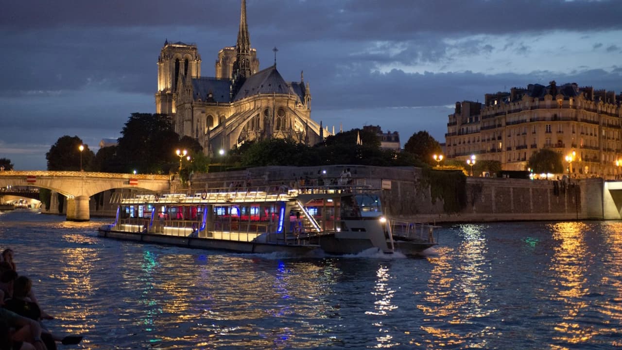 Moulin Rouge Cabaret Show with Drop-off Service and Seine River Cruise - image 8