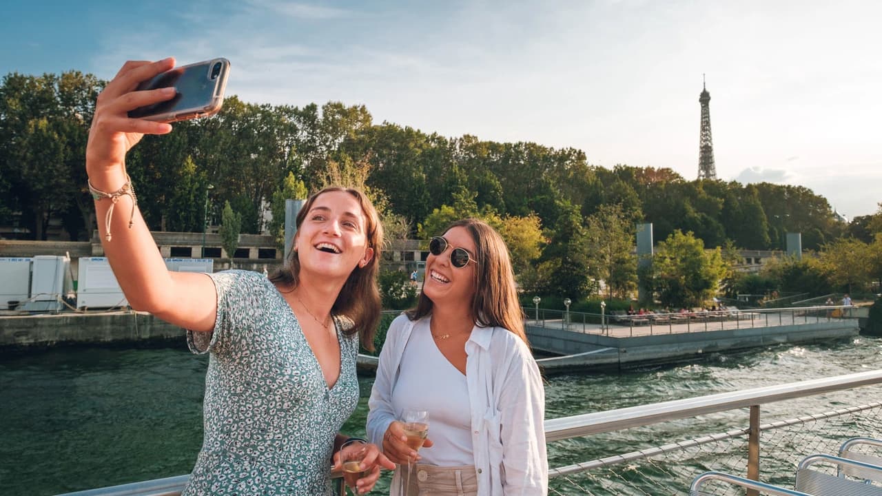 Seine River Cruise by Vedettes De Paris - Photo 3