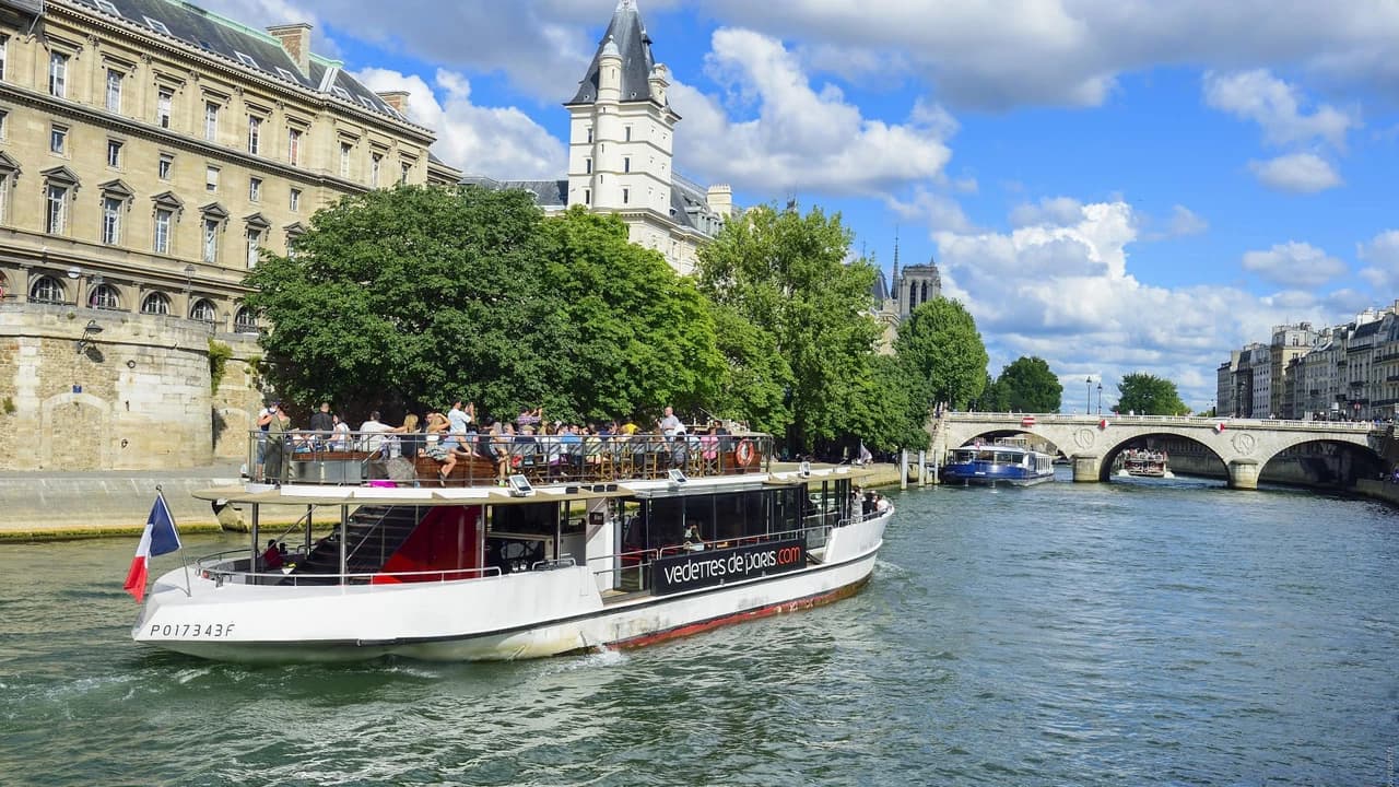 Seine River Cruise by Vedettes De Paris - image 6