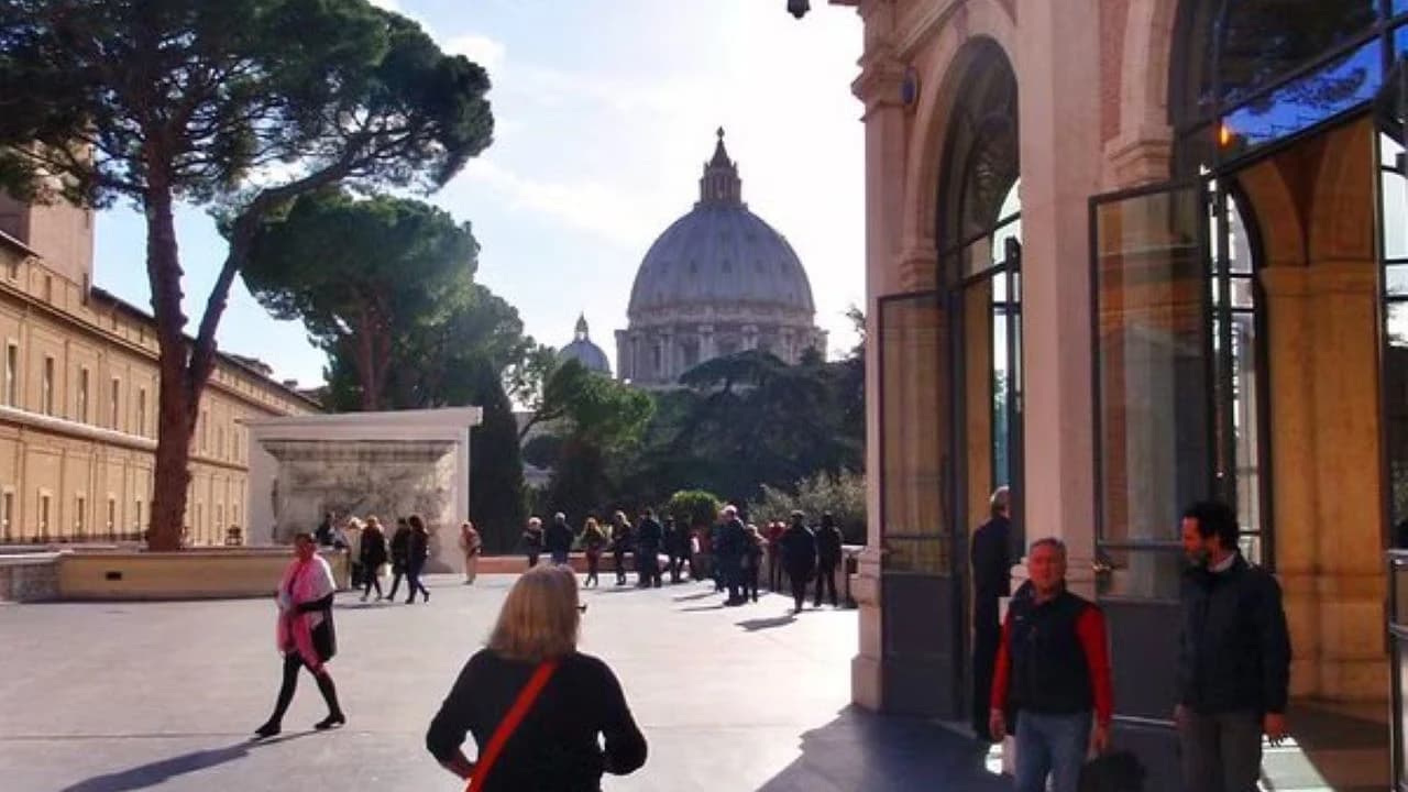 Vatican Museums Self-Guided Tour through Audio Guide App - Photo 3
