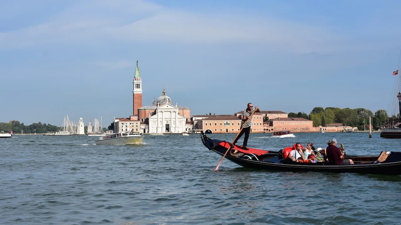 Venice: Gondola Ride with Live Commentary - Photo 3