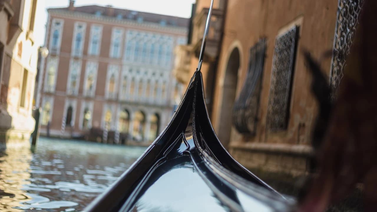 Venice: Gondola Ride with Live Commentary - Photo 4