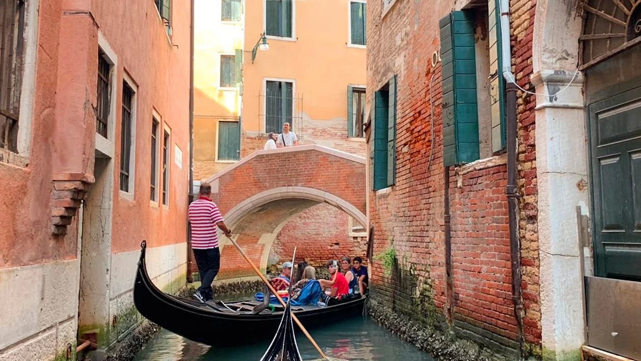 Venice: Gondola Ride with Live Commentary - image 6