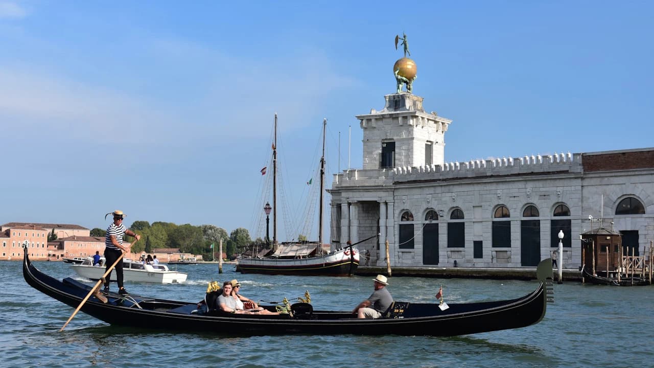 Venice: Gondola Ride with Live Commentary - image 7
