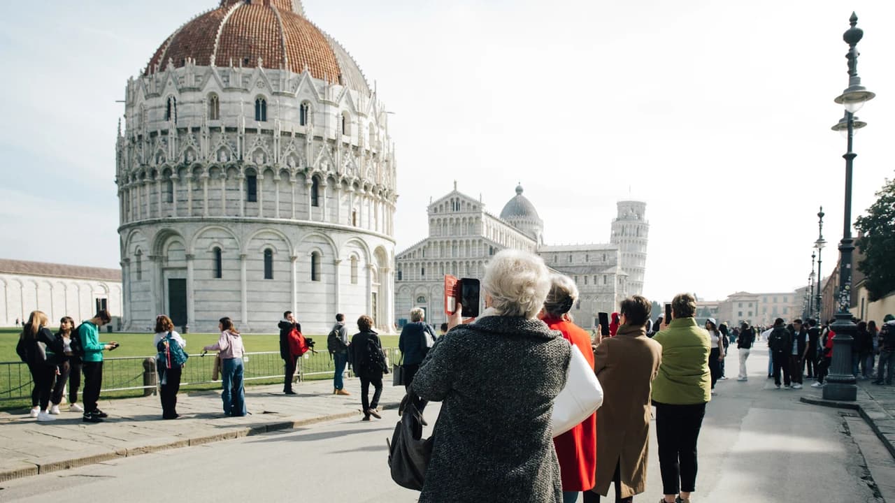 Tuscany Full-Day Tour from Florence: Pisa, Chianti, San Gimignano, Siena - Photo 3