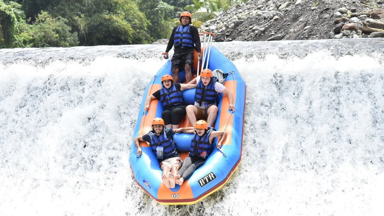 Telaga Waja White Water Rafting - Photo 1