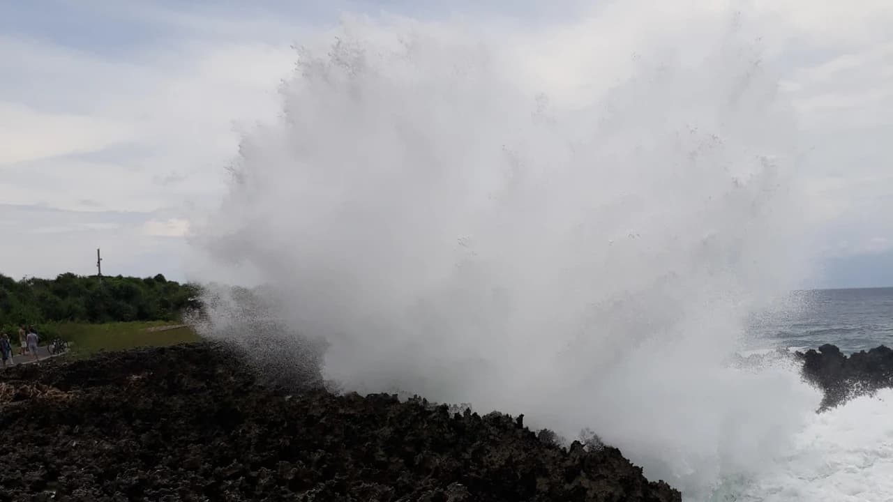 Bali Water Blow & Uluwatu Temple Private Day Tour - Photo 2