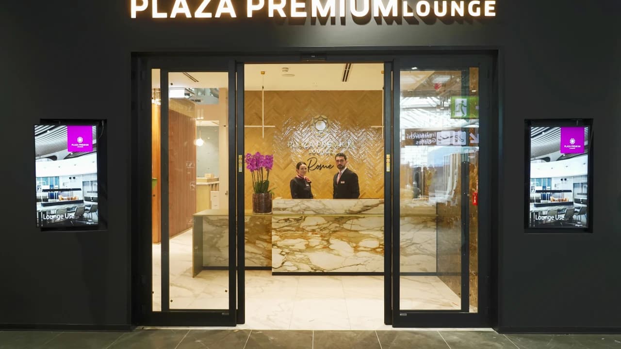 Plaza Premium Lounge - Leonardo da Vinci-Fiumicino Airport Terminal 1 - Photo 4