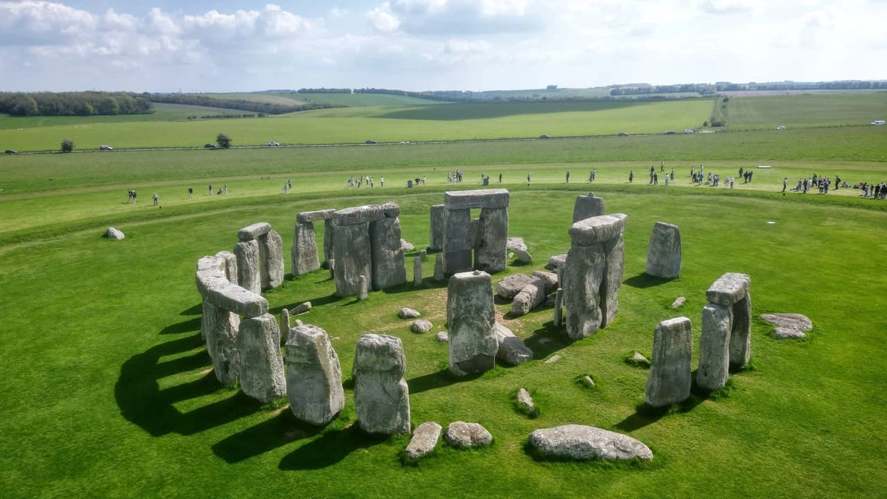 Windsor Castle, Stonehenge, and Roman Baths Tour from London - Photo 3