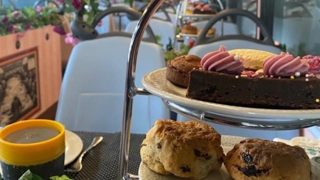 Afternoon Tea Bus with Panoramic Tour of London - image 6