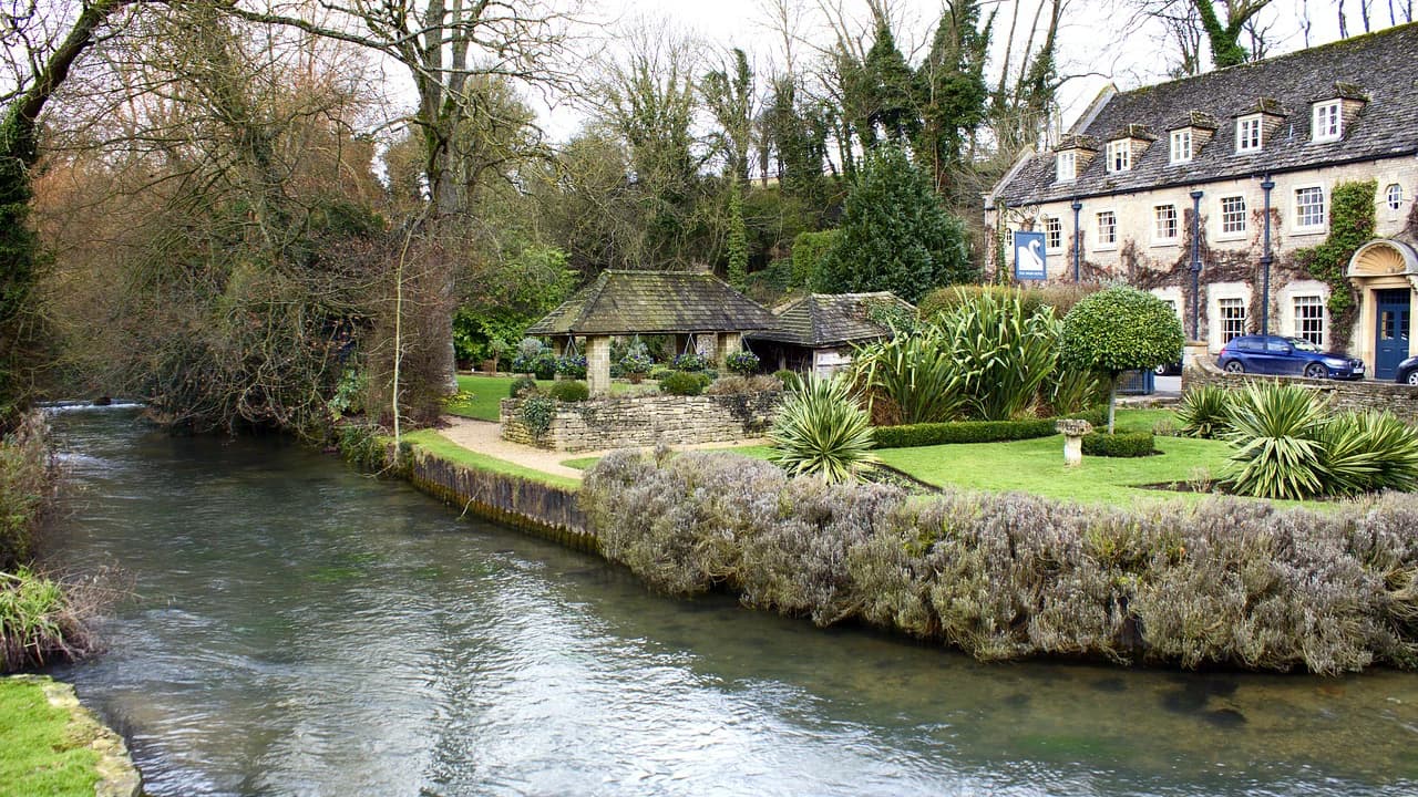 England In One Day: Stonehenge, Bath, Stratford and The Cotswolds Tour - Photo 3