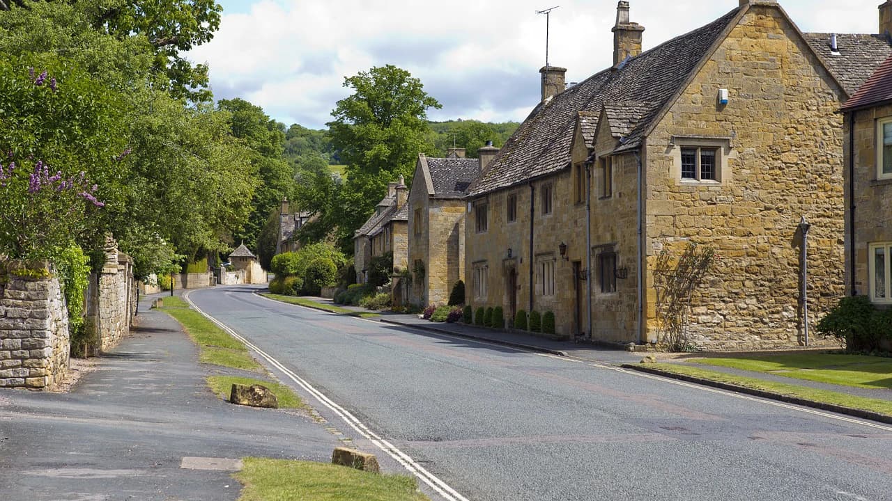 England In One Day: Stonehenge, Bath, Stratford and The Cotswolds Tour - image 7