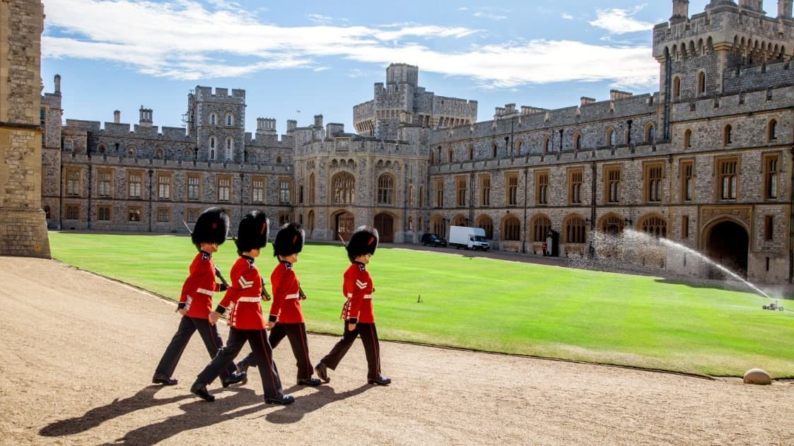 Windsor Castle, Stonehenge and Bath Tour with Lunch in Lacock - Photo 1