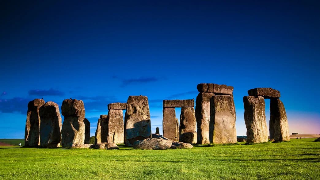 Windsor Castle, Stonehenge and Bath Tour with Lunch in Lacock - image 7