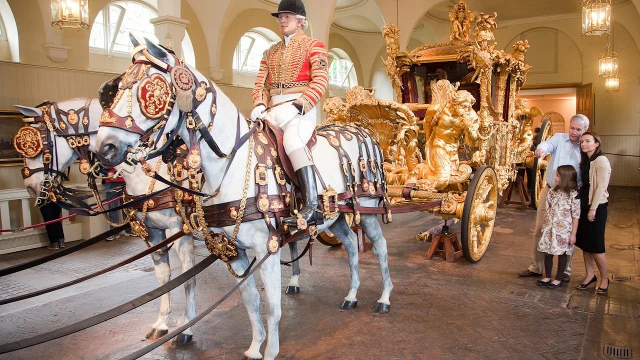 Royal Mews at Buckingham Palace - image 8