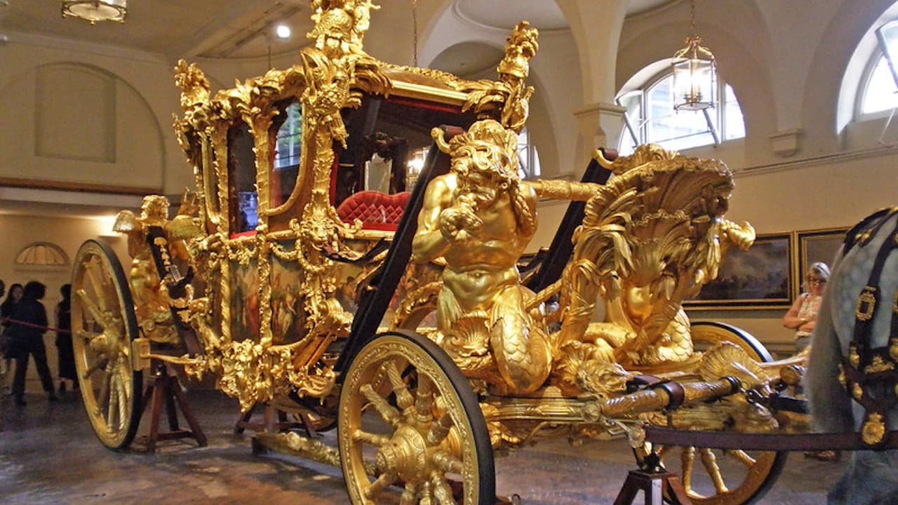 Royal Mews at Buckingham Palace - Photo 3