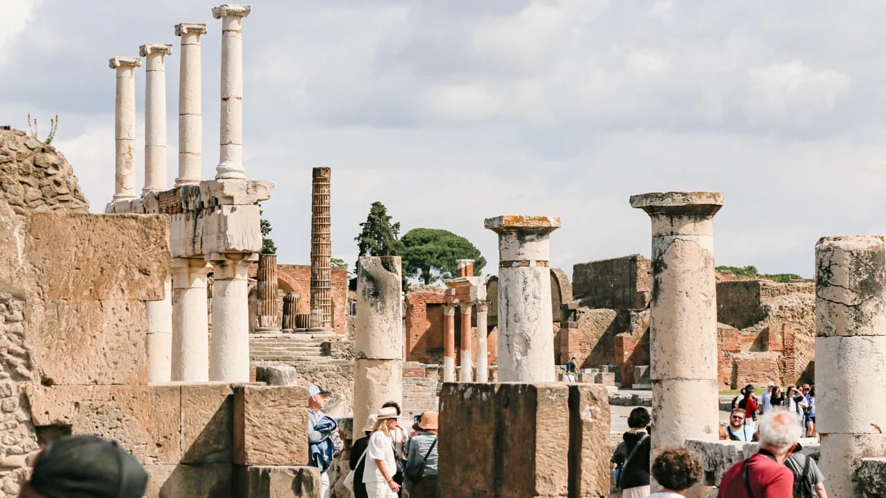 Tour of Pompeii & Mt. Vesuvius with Priority Access from Naples - image 7