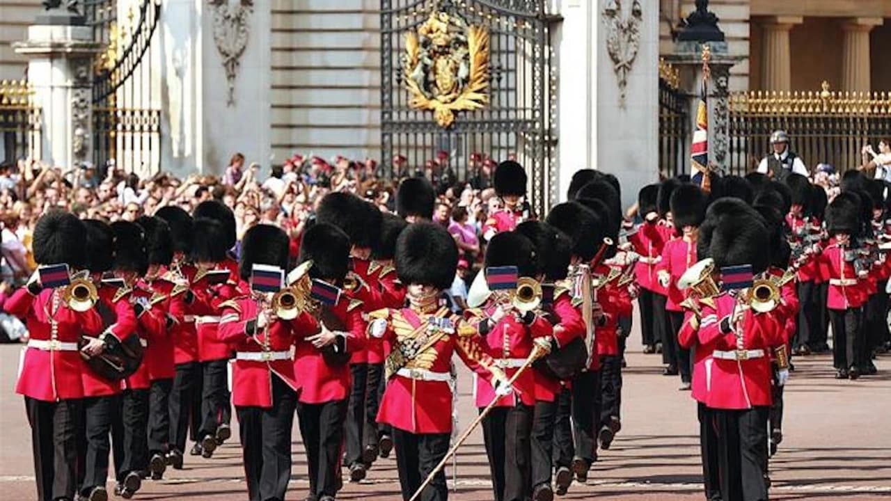 St. Paul's Cathedral, Changing of the Guard, and London Sightseeing Tour - Photo 2