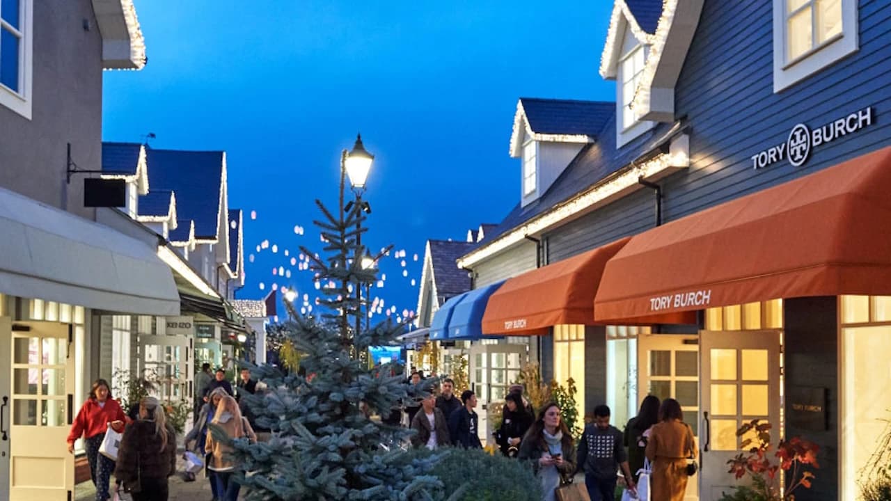Bicester Village Shopping with Round Trip Rail Transfers from London - image 6