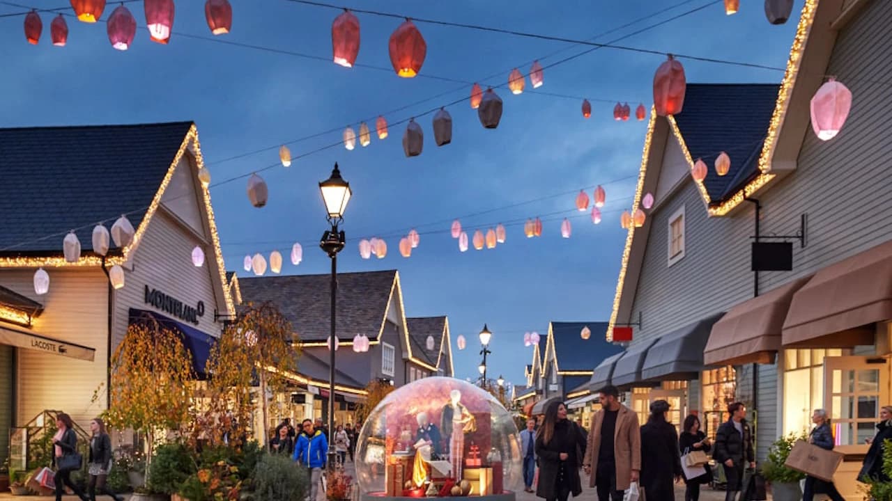 Bicester Village Shopping with Round Trip Rail Transfers from London - image 7
